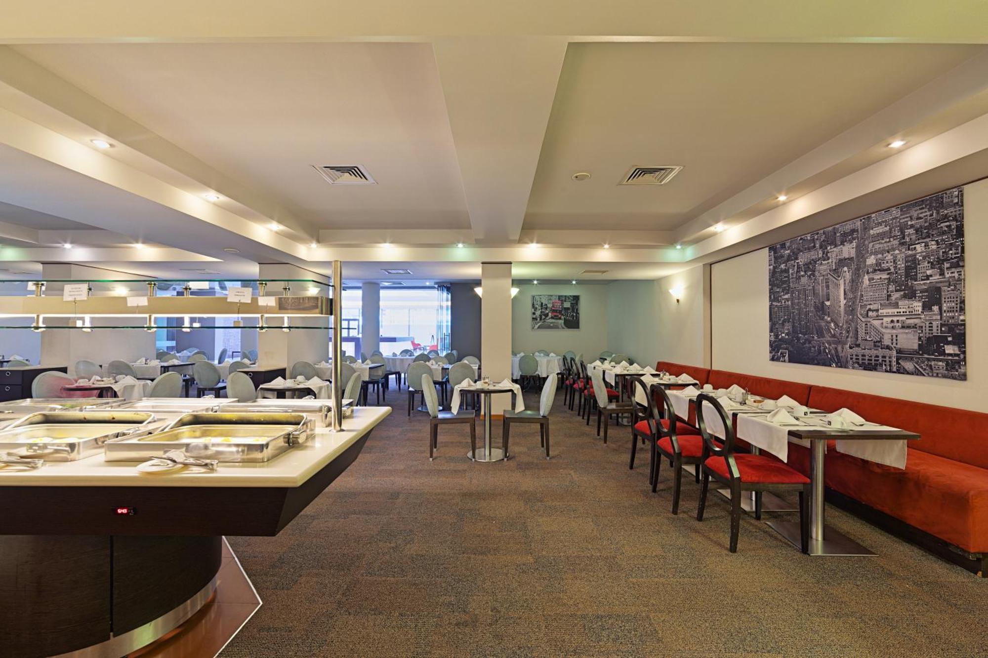Hotel Ramada By Wyndham Parc