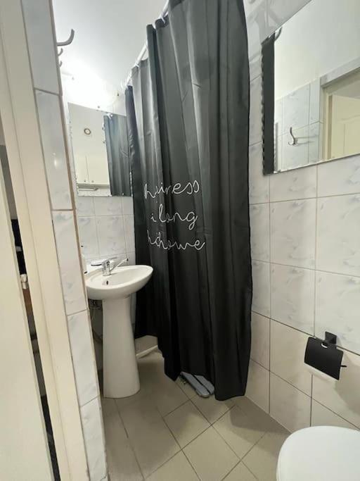 Center White In Apartment Bucharest