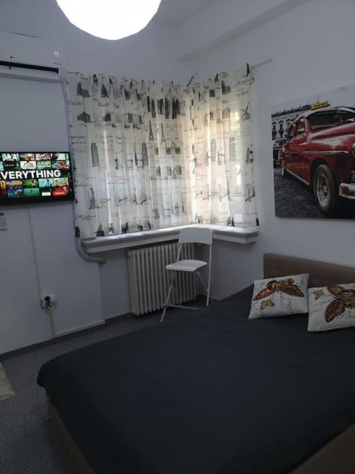Center White In Apartment *