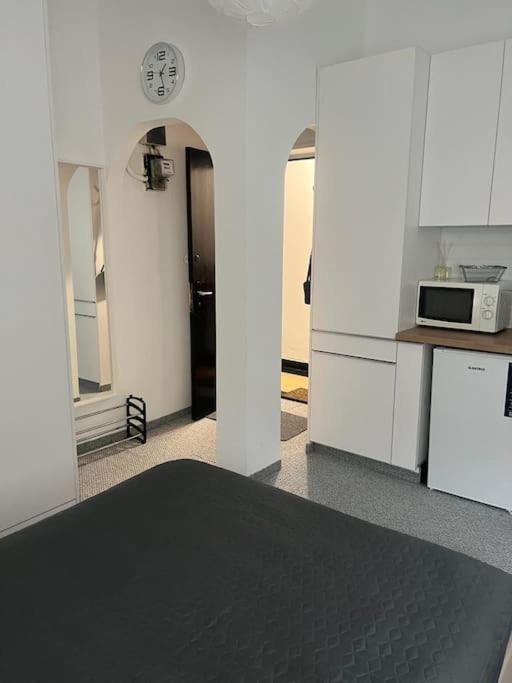 Apartment Center White In *