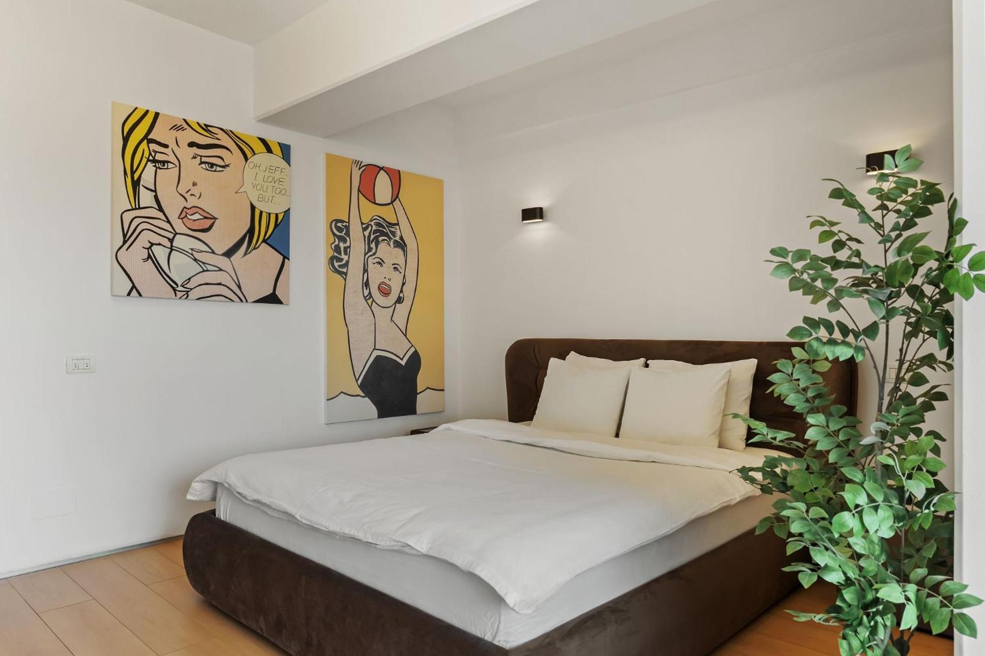 Rh - Opposite Mall, Metro, Balcony - Rh Living Apartment