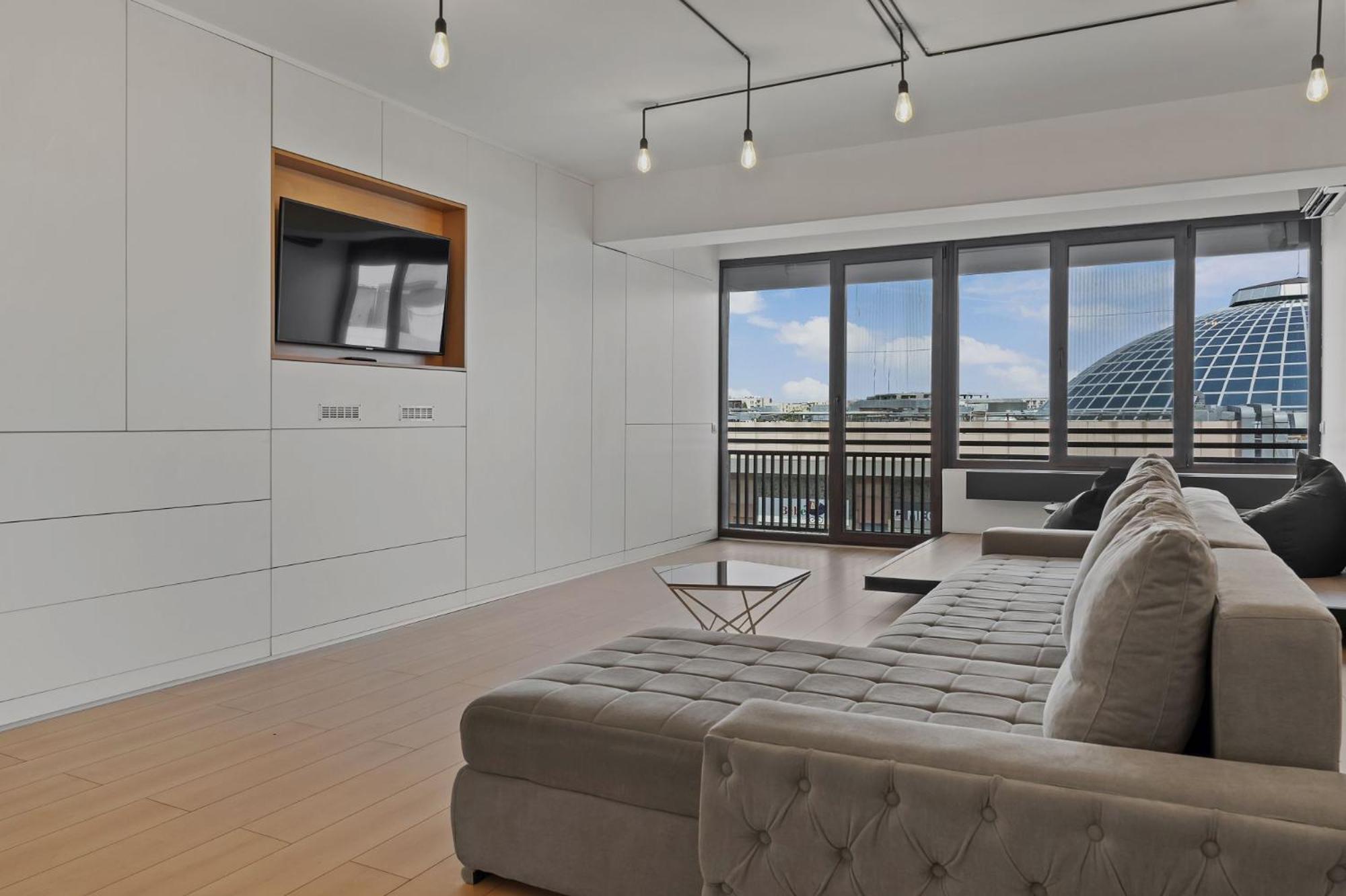 Apartment Rh - Opposite Mall, Metro, Balcony - Rh Living *