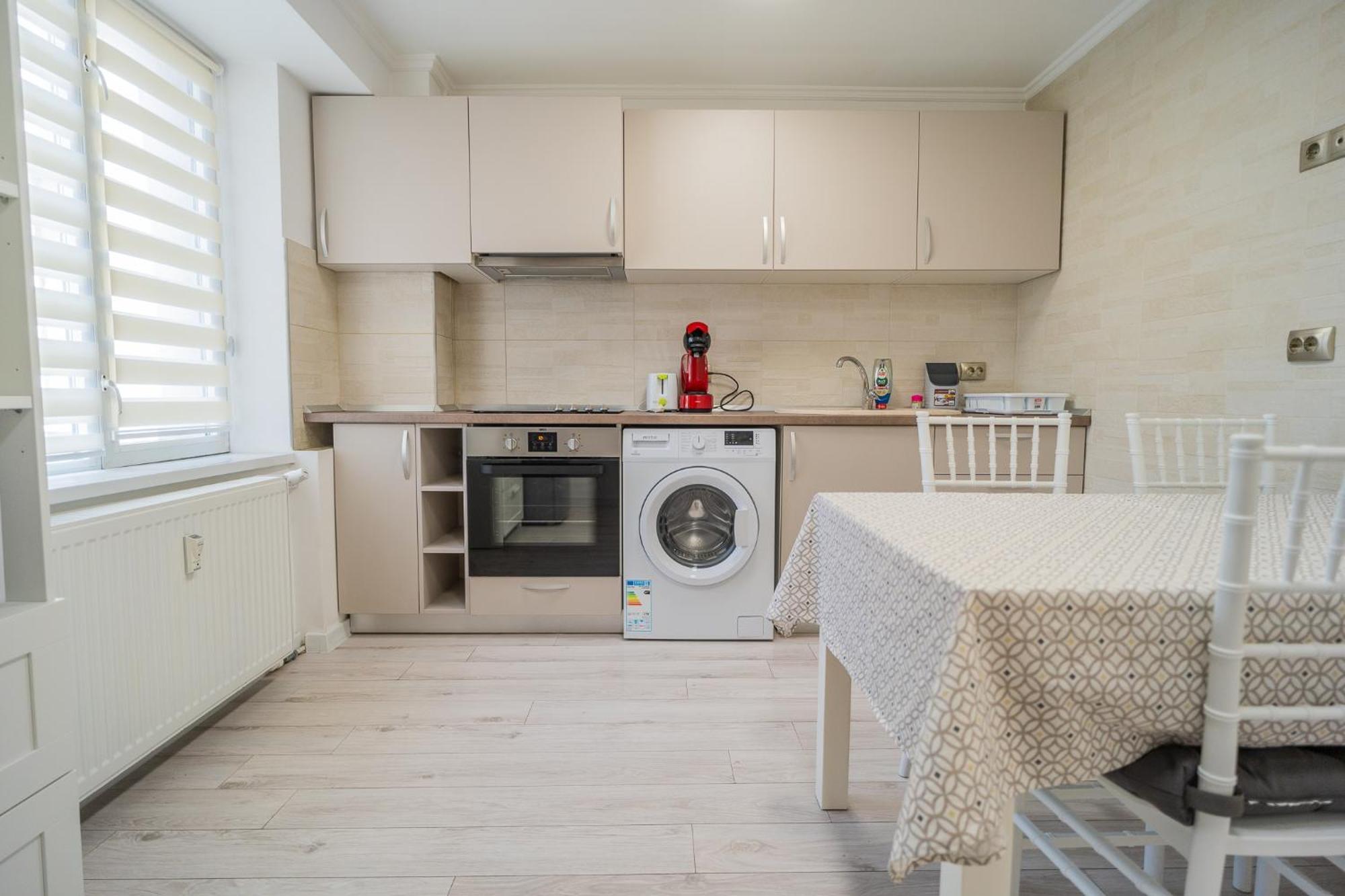 Luxury 2br On Decebal Avenue
