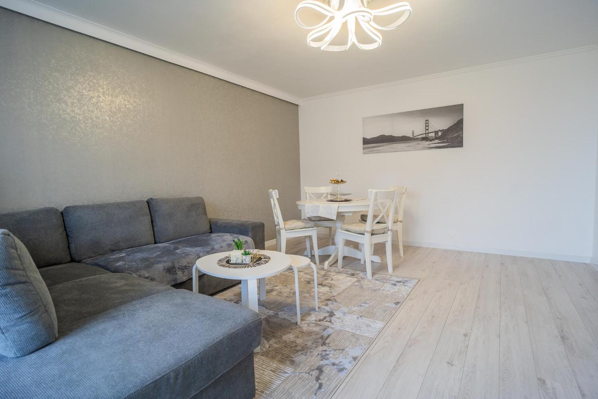 Luxury 2br On Decebal Avenue Apartment