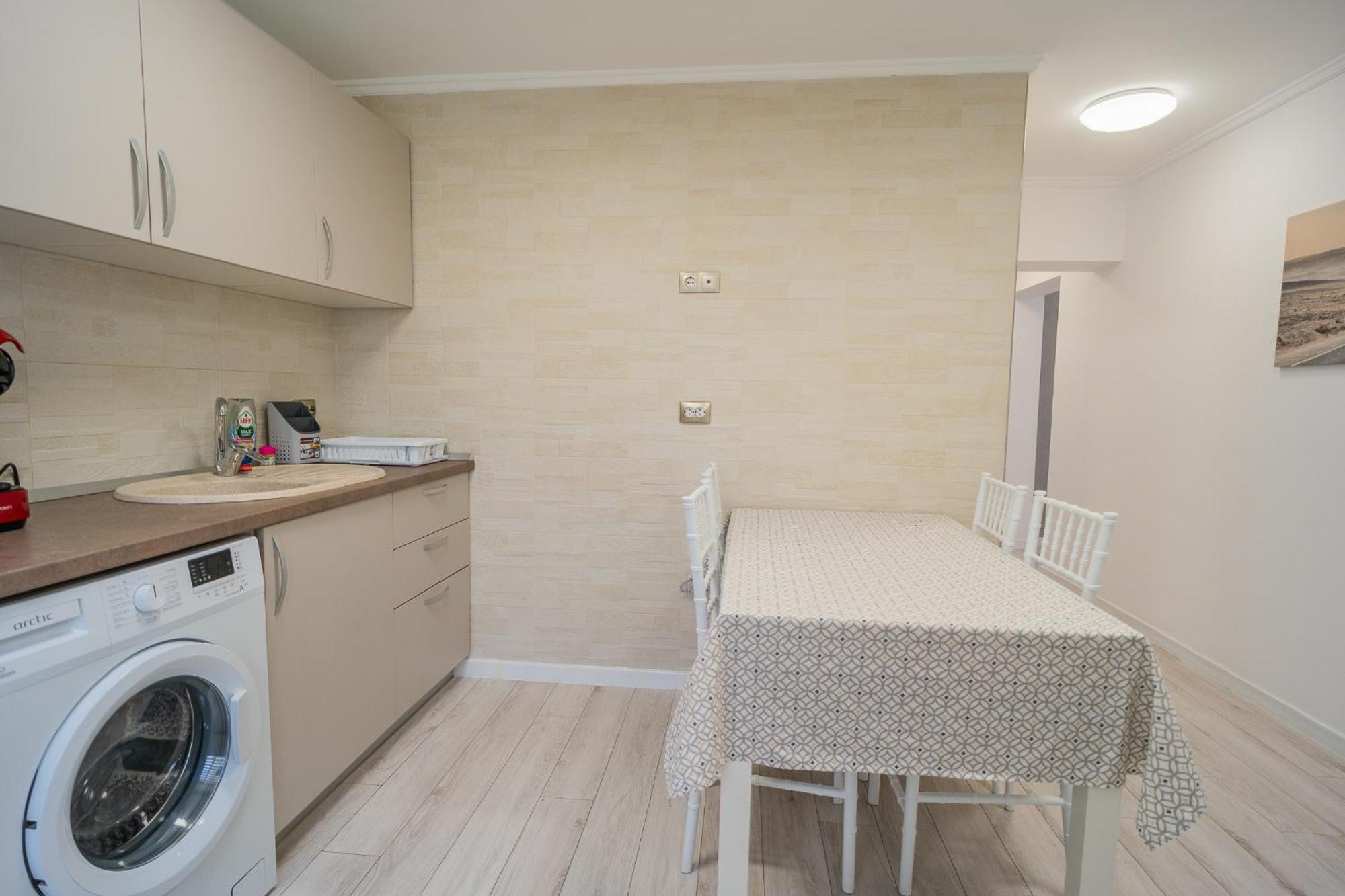 Luxury 2br On Decebal Avenue Apartment