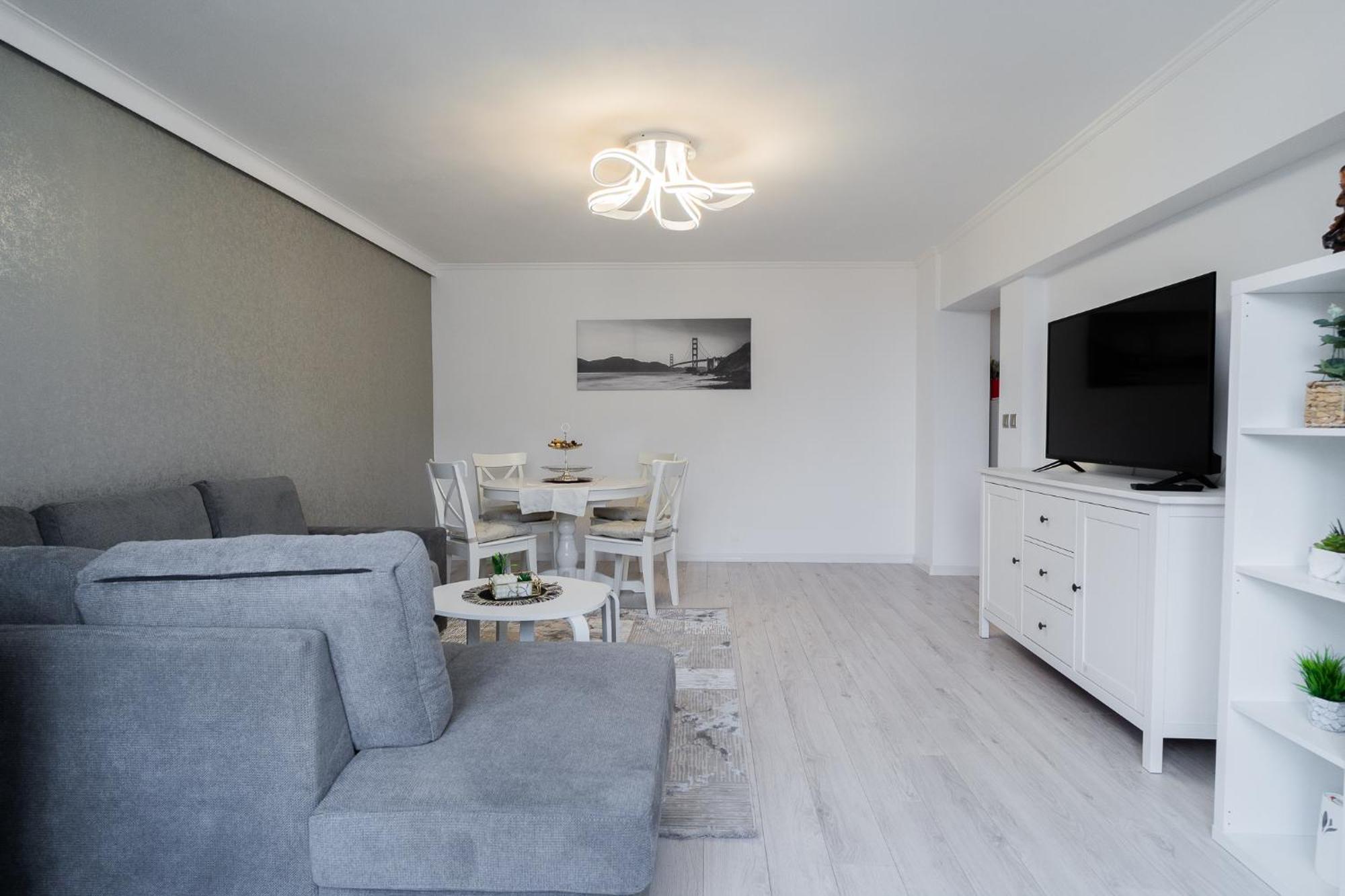 Luxury 2br On Decebal Avenue