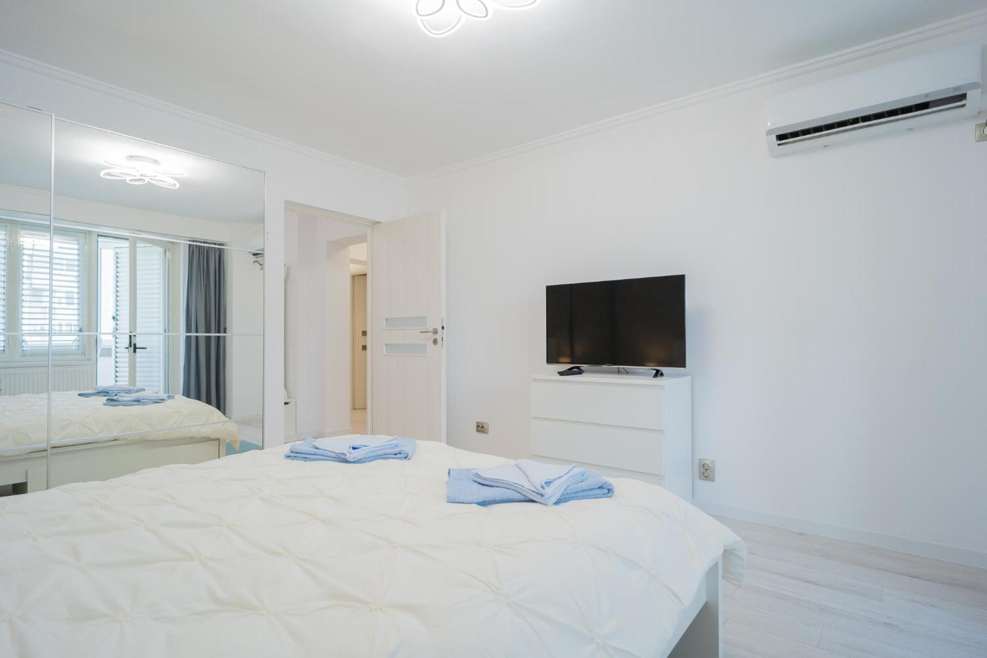 Luxury 2br On Decebal Avenue Apartment