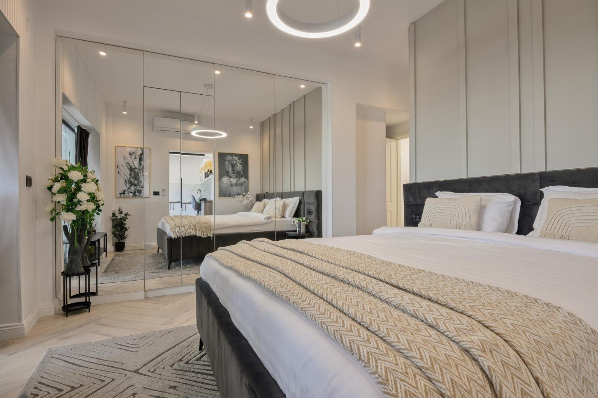 View - Luxury A - Old - Victoriei Apartment