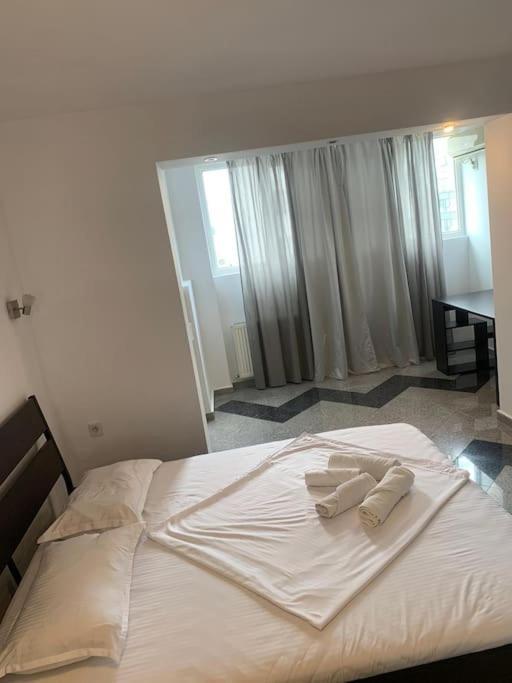 1 Bdrm In Center *