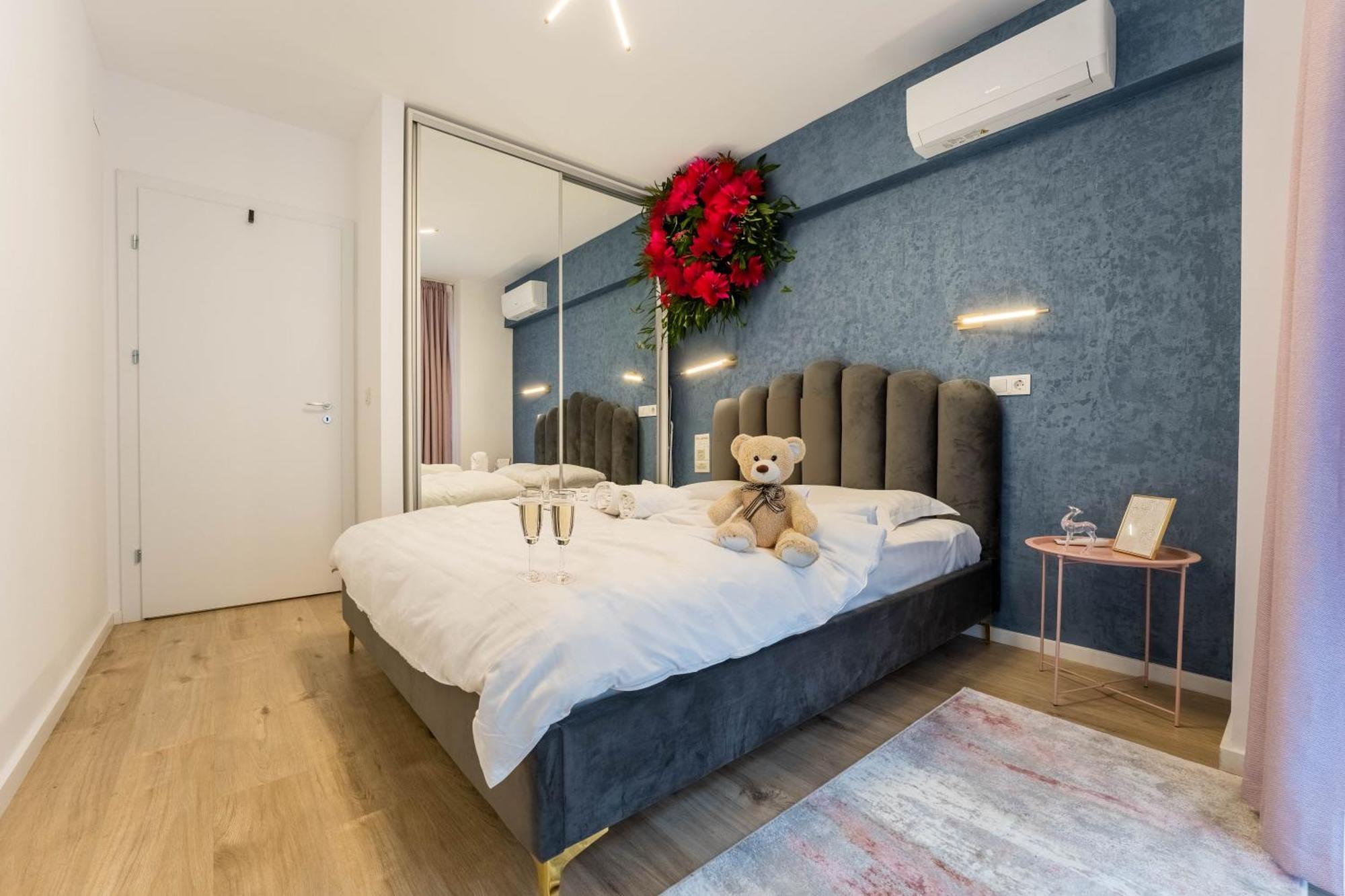 Blue Spot - Chic Pipera Getaway With Balcony Apartment *