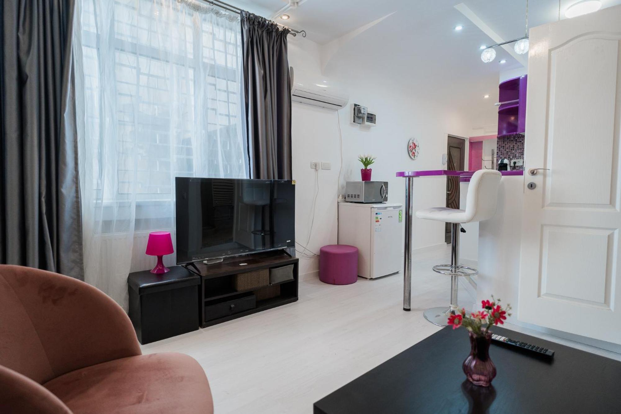Apartment Ultra White & Lila