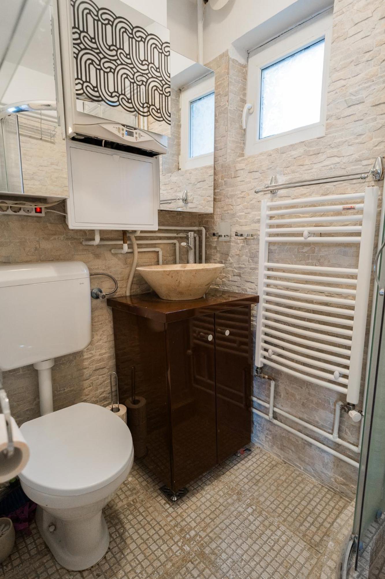 Ultra White & Lila Apartment Bucharest