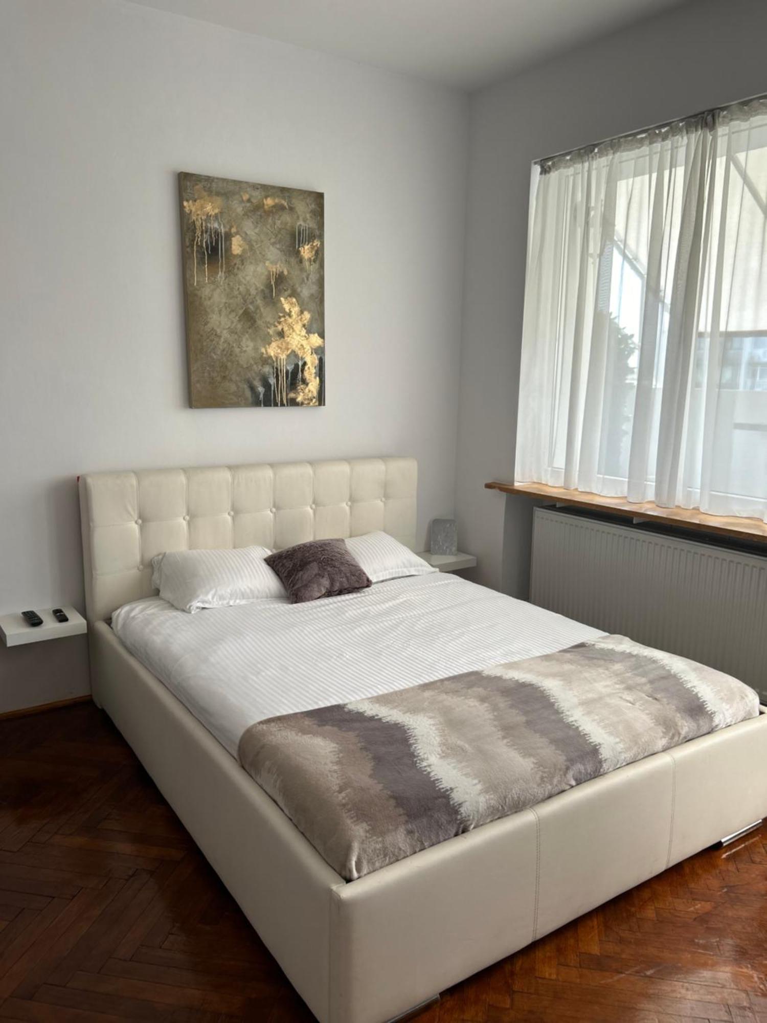 Cozy Wood Themed Sky Bar Free Minibar * Bucareste