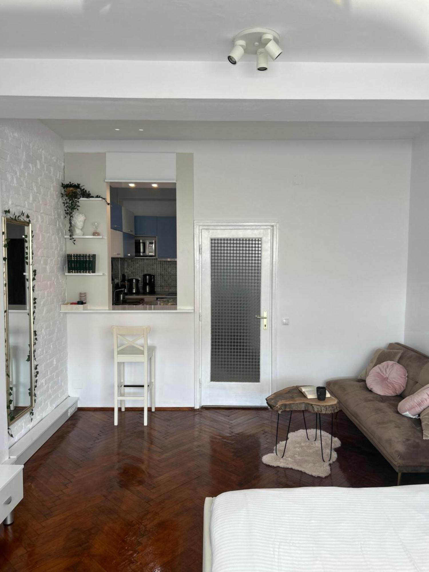Cozy Wood Themed Sky Bar Free Minibar Apartamento Bucareste