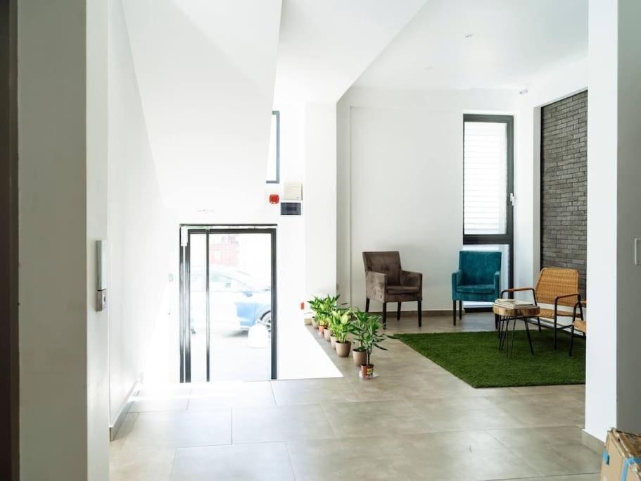 15 - New Building & Parking Apartment