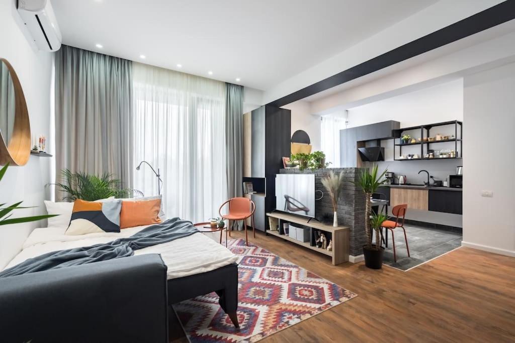 Apartment 15 - New Building & Parking *