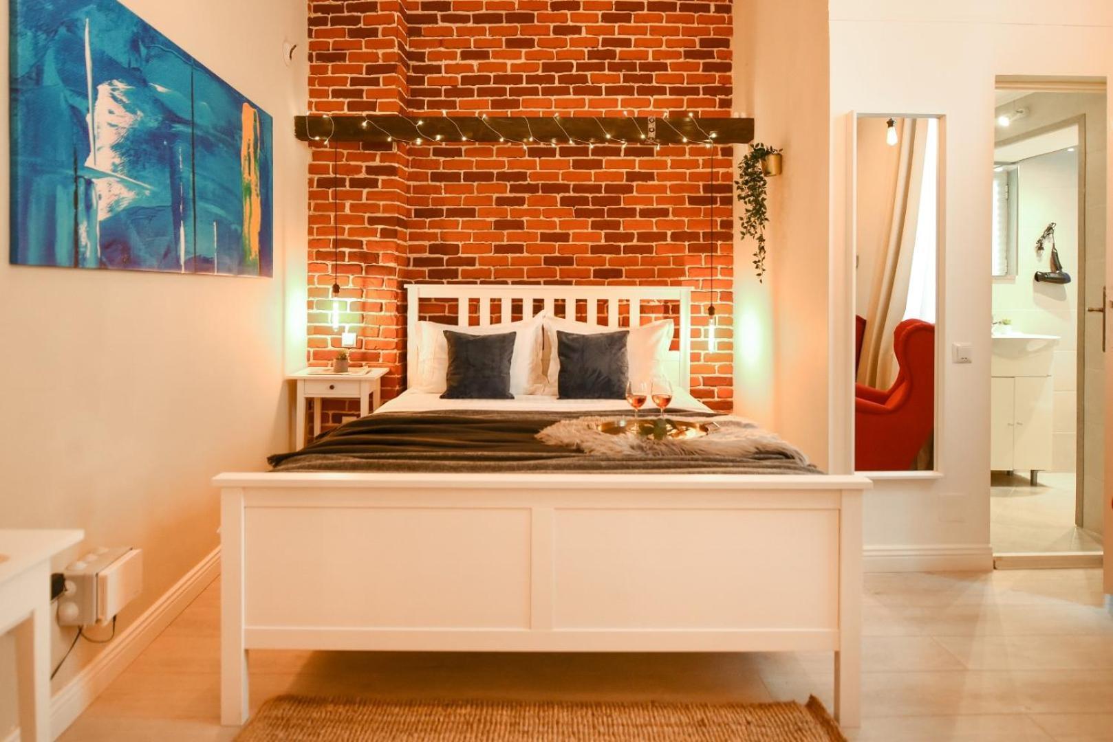 Elegant - Urban Escape In *