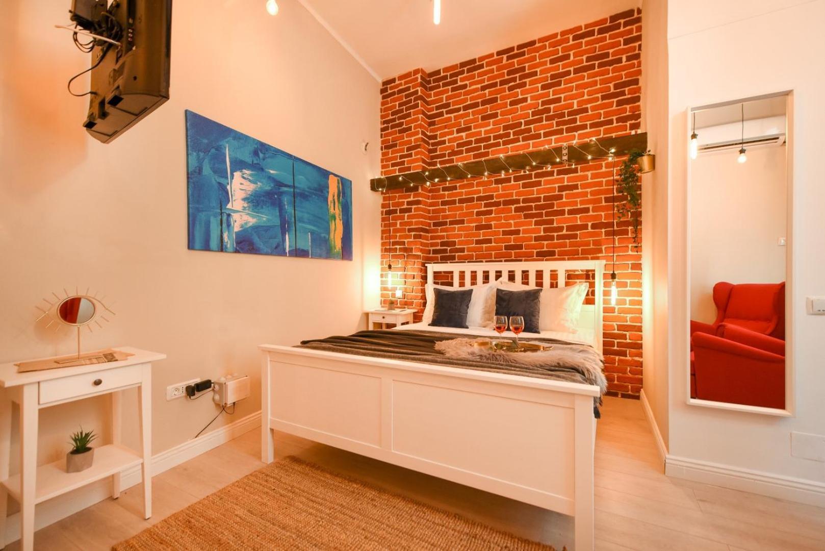 Elegant - Urban Escape In Bucareste