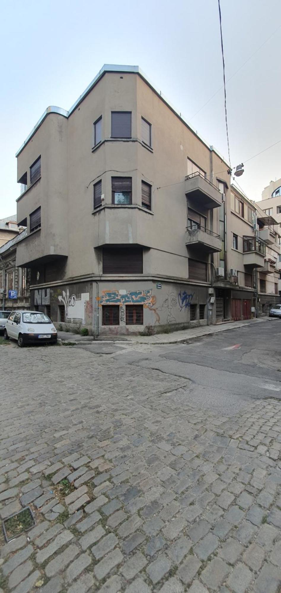 Elegant Near Rosetti Square Apartment