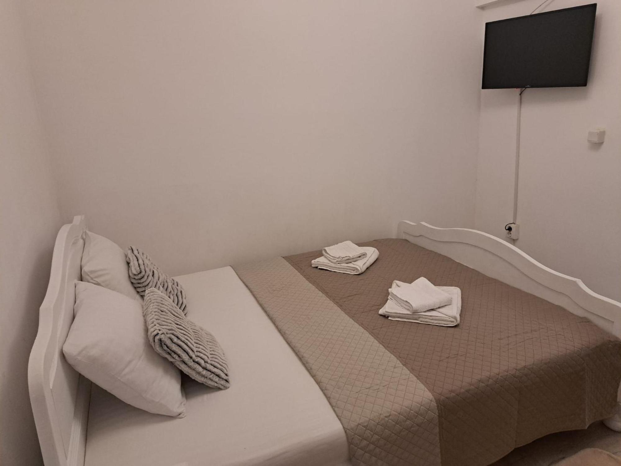 Ris Piata Romana Guest house *