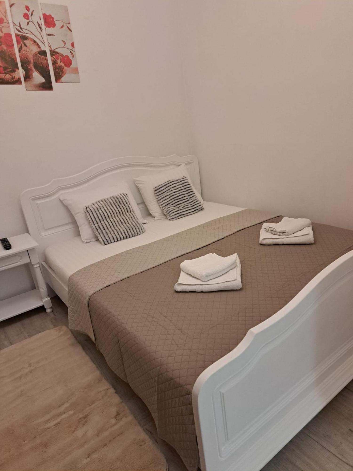 Ris Piata Romana Guest house