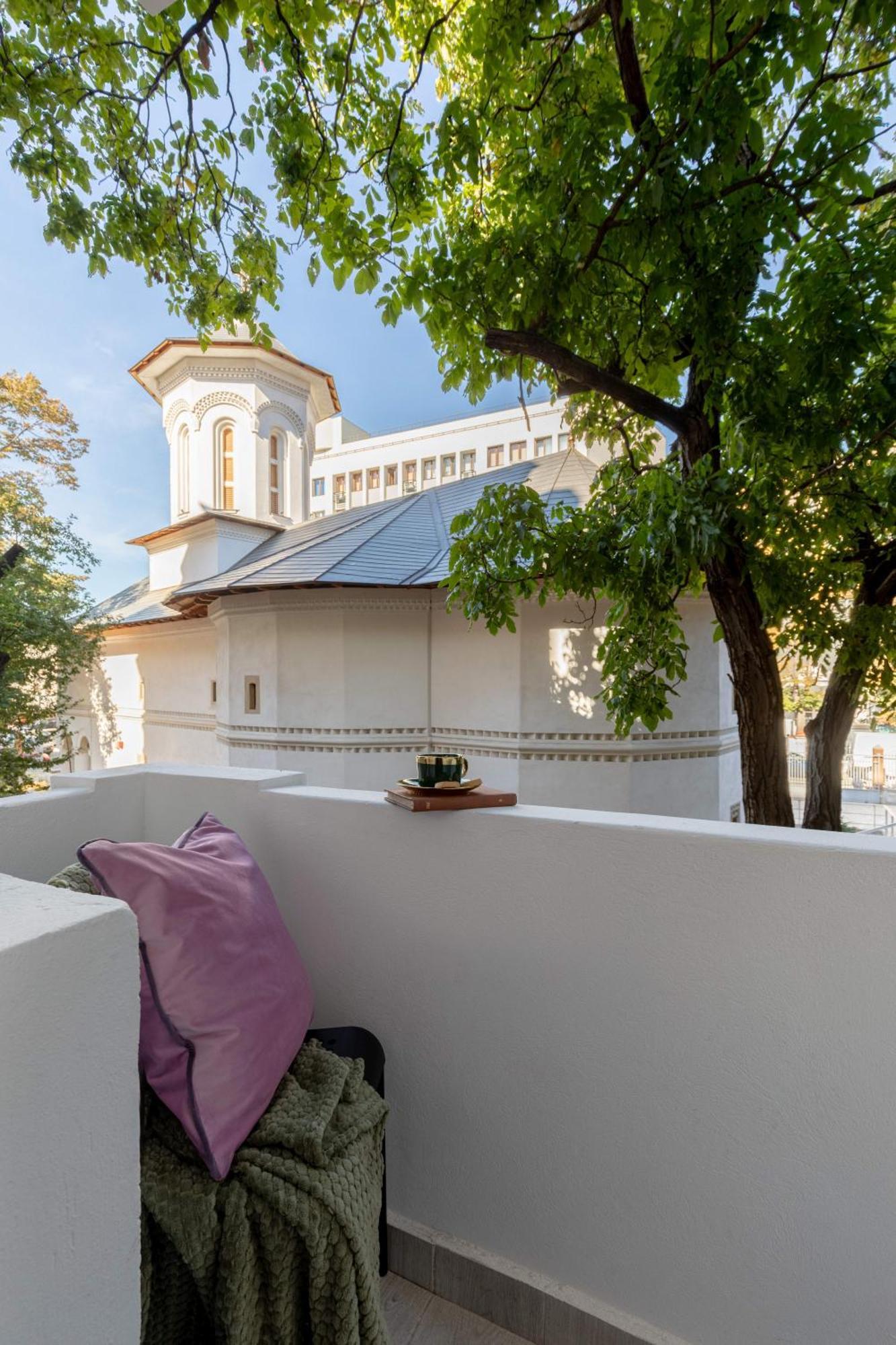 Serene 1br In Square Bucureşti