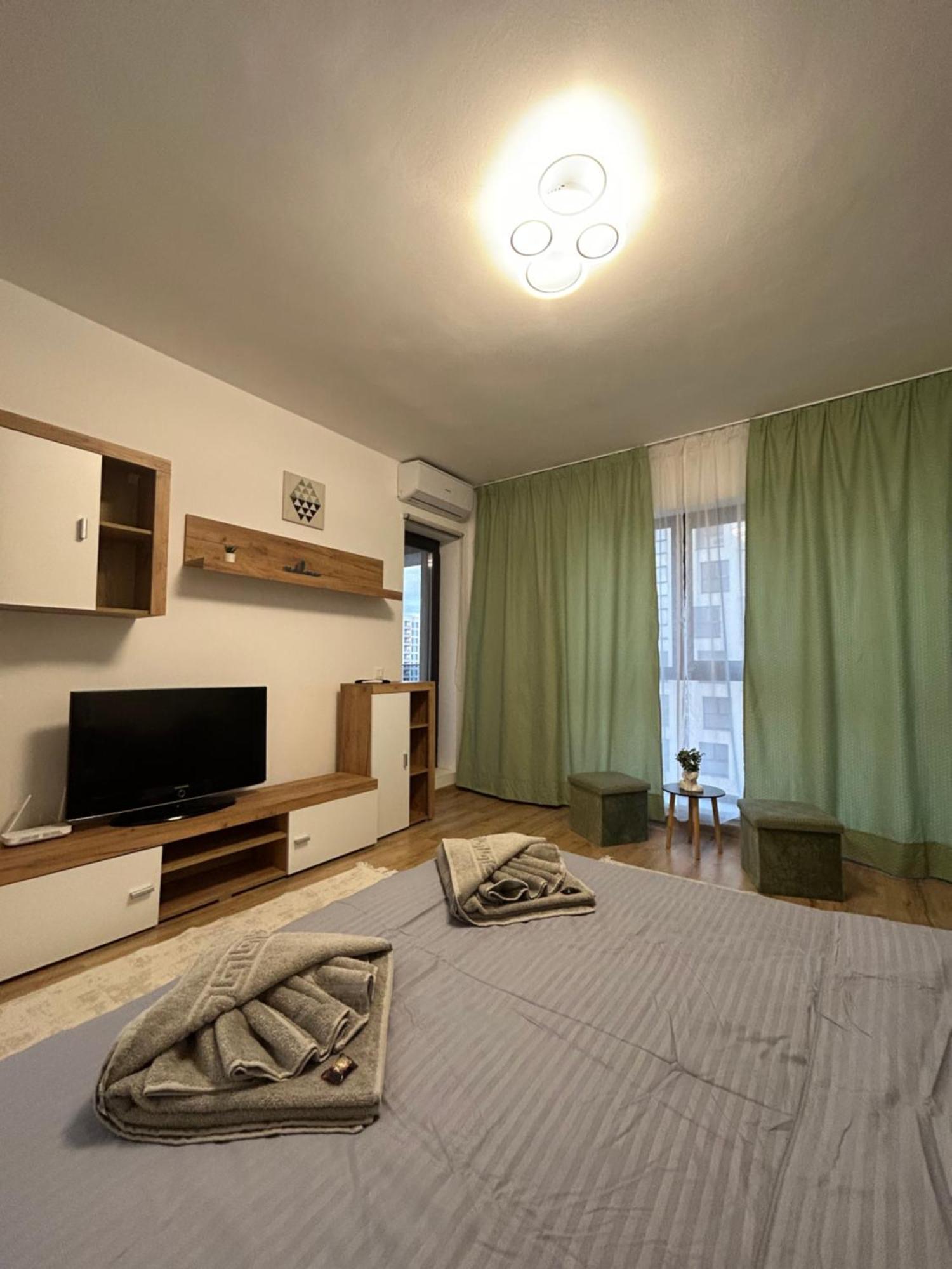 Stylish With Balcony At Exigent Plaza - 04 * Bucureşti
