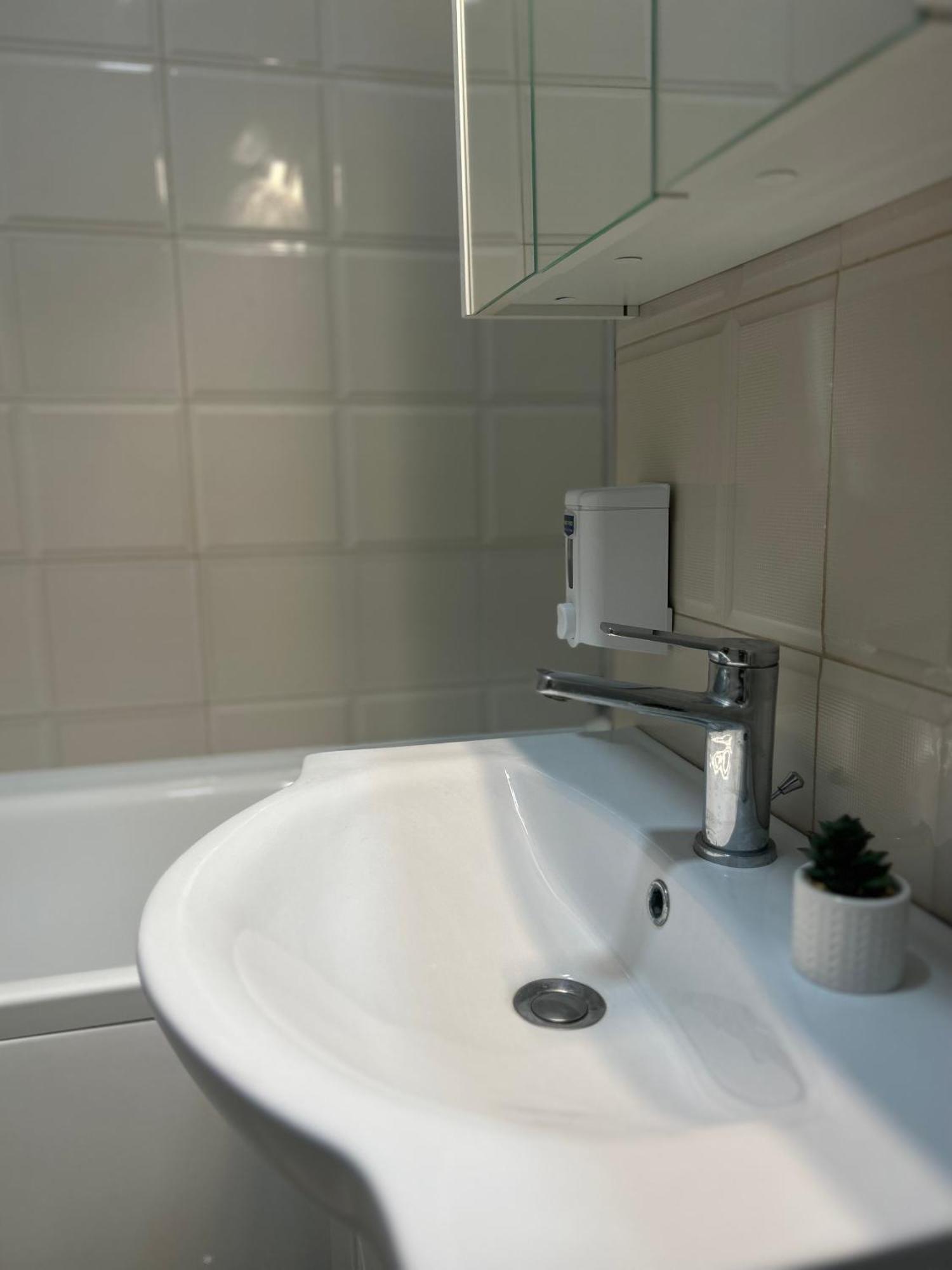 Stylish With Balcony At Exigent Plaza - 04 Bucureşti
