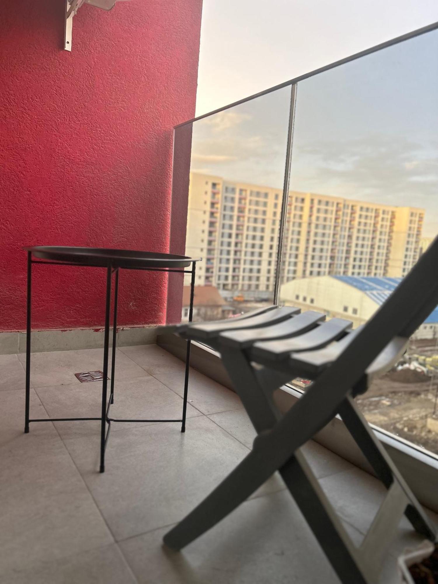 Stylish With Balcony At Exigent Plaza - 04 *