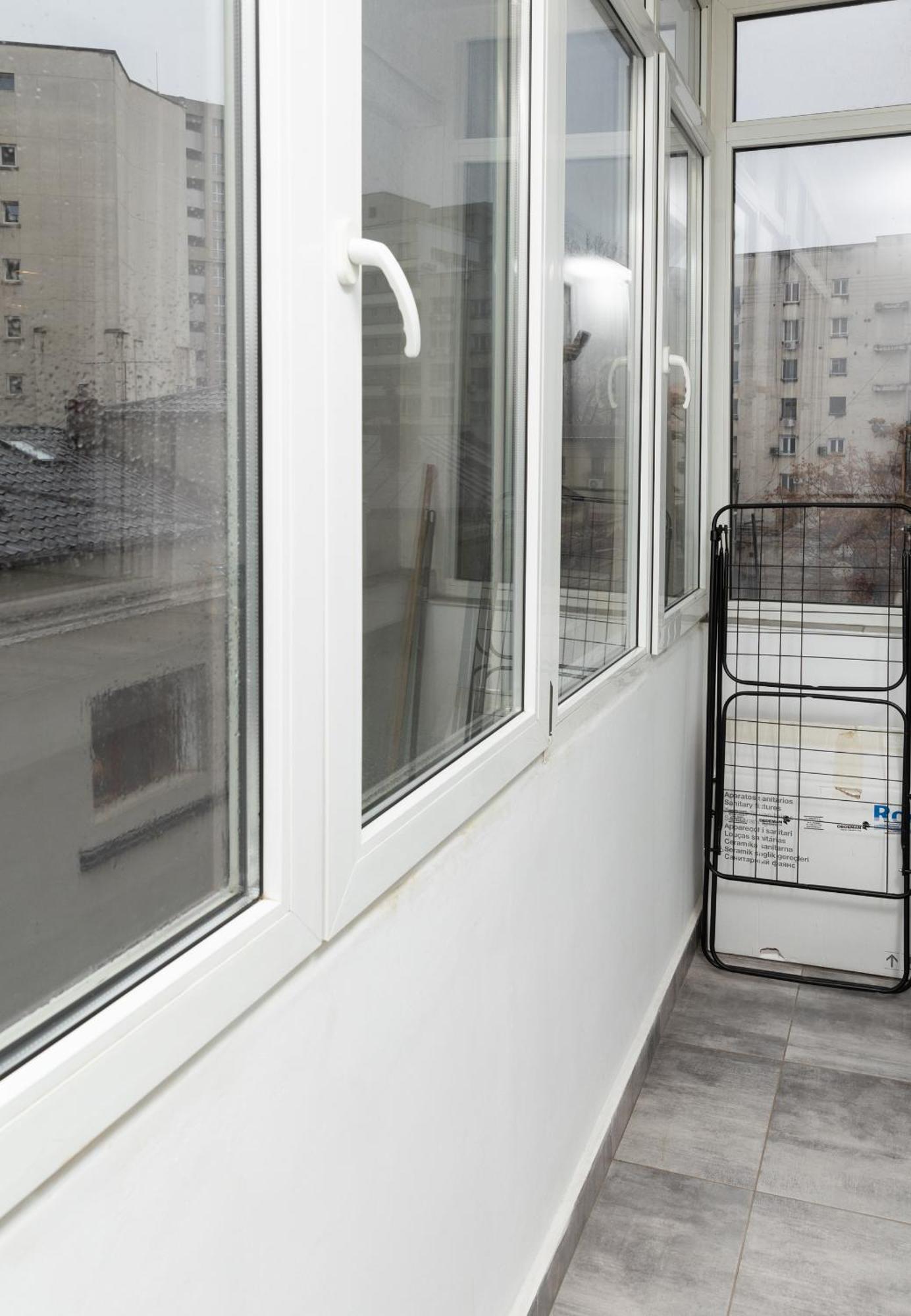 Old Deluxe - River View ! Apartment Bucharest