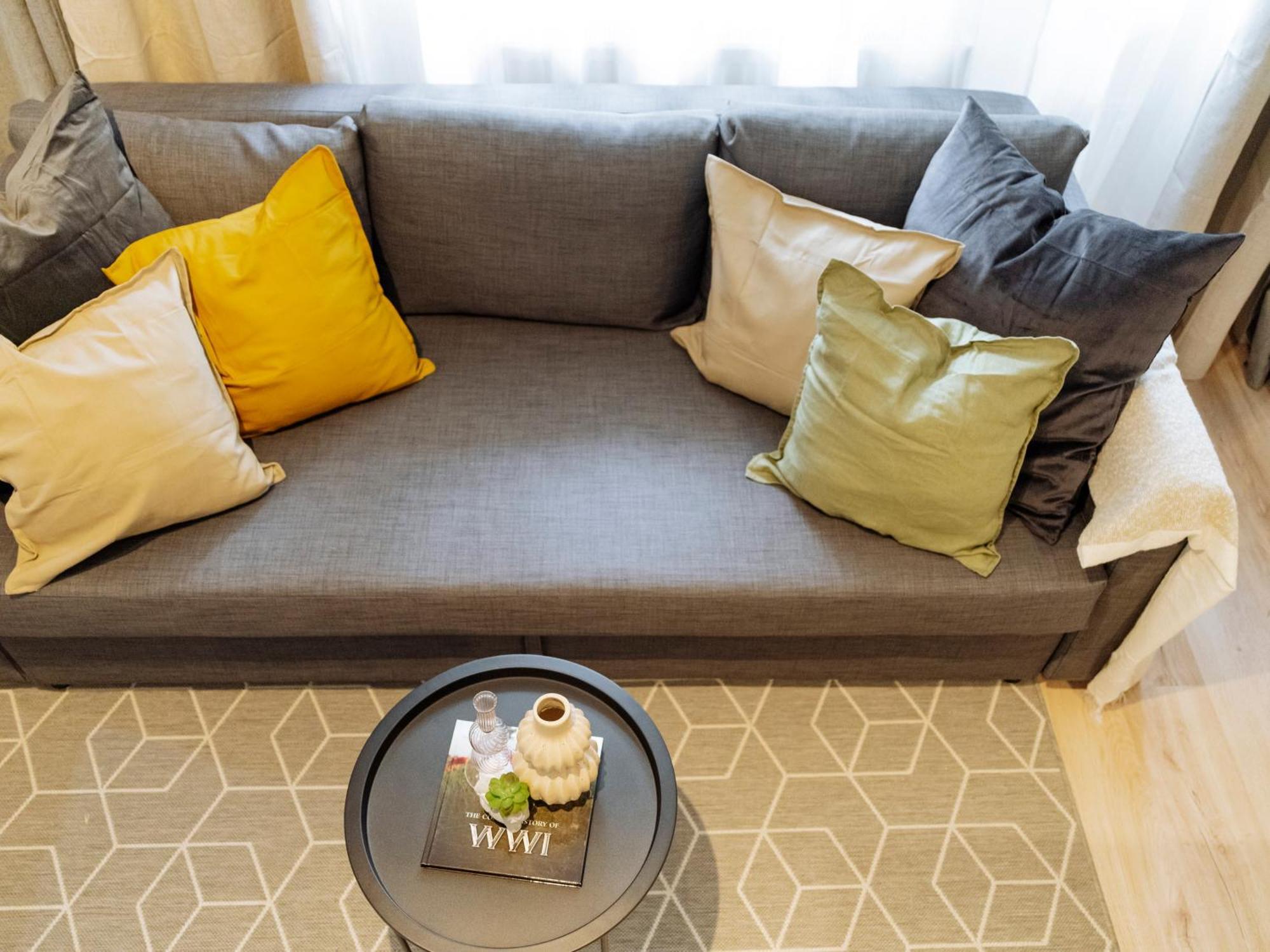 Luna - Romana Square Apartment *