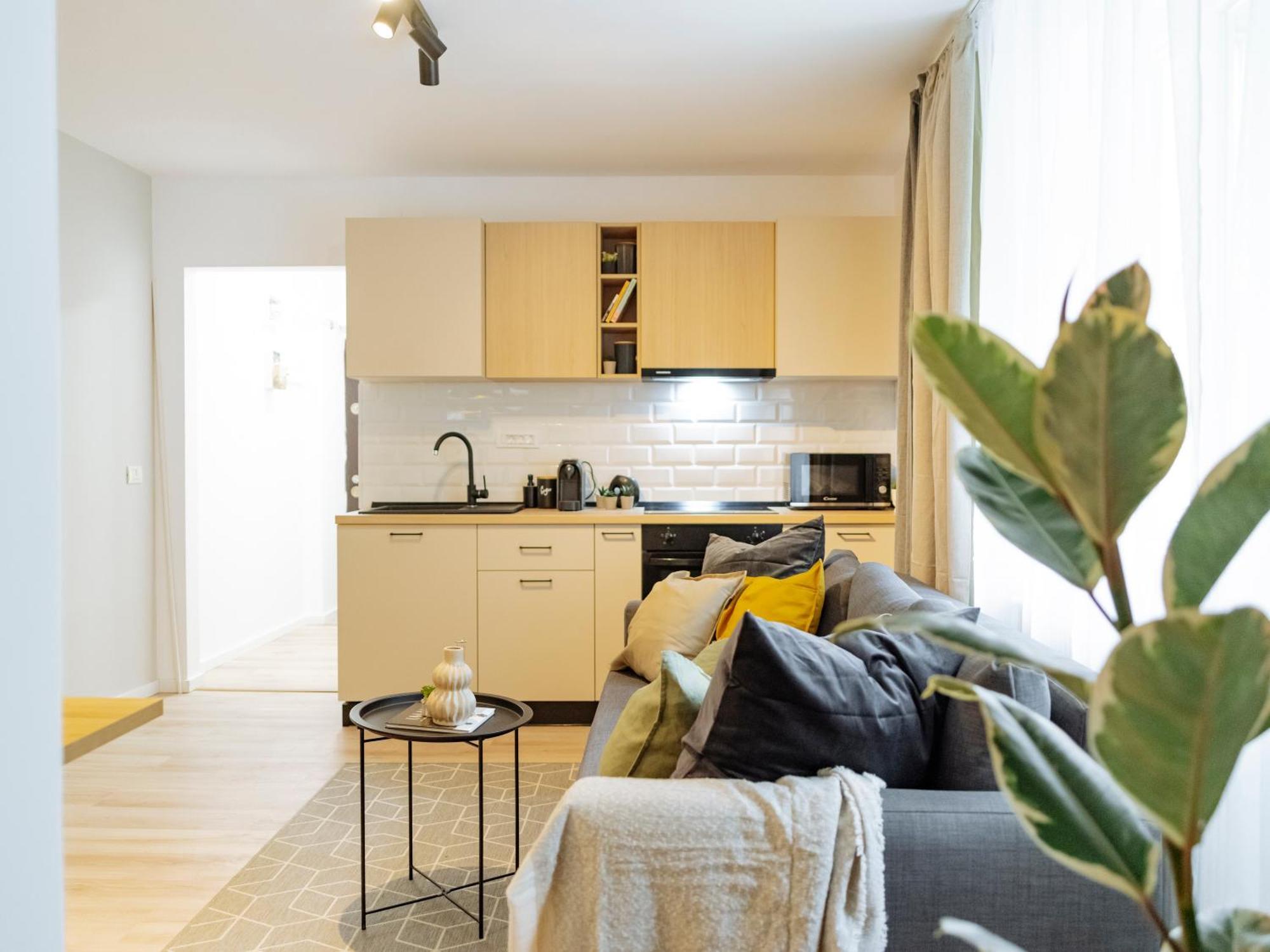 Luna - Romana Square Apartment