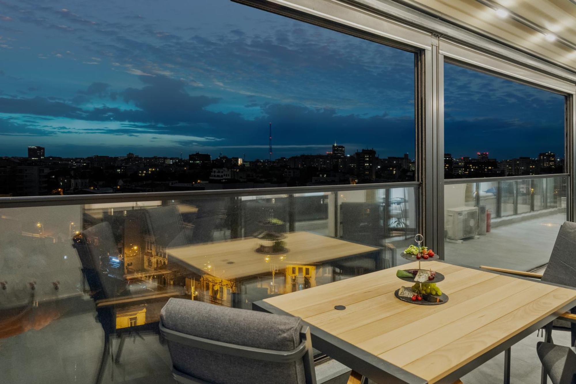 Crown Penthouse - Luxurious, & Vista , By Uni88 Bucharest