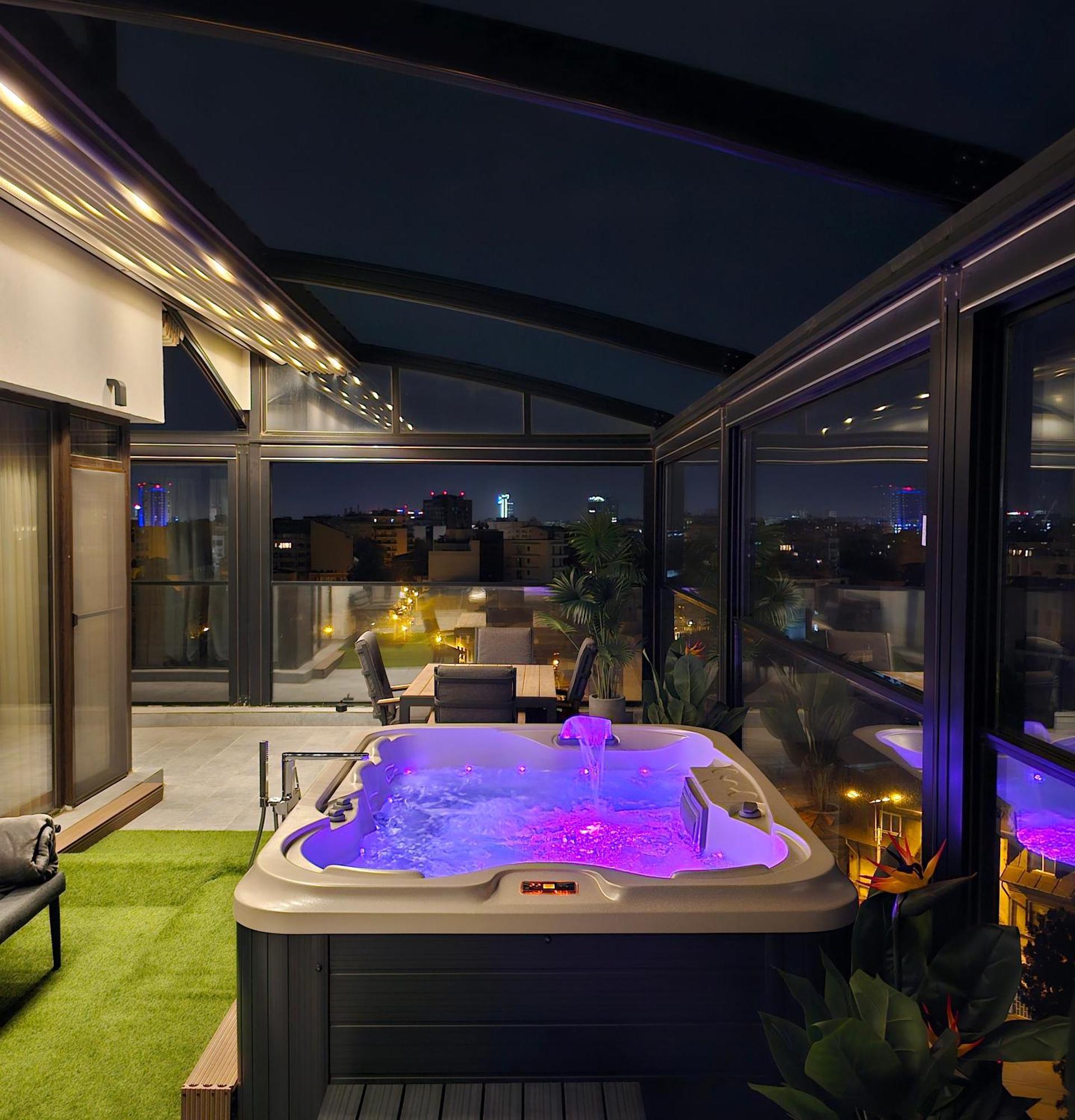 Crown Penthouse - Luxurious, & Vista , By Uni88 Apartment *
