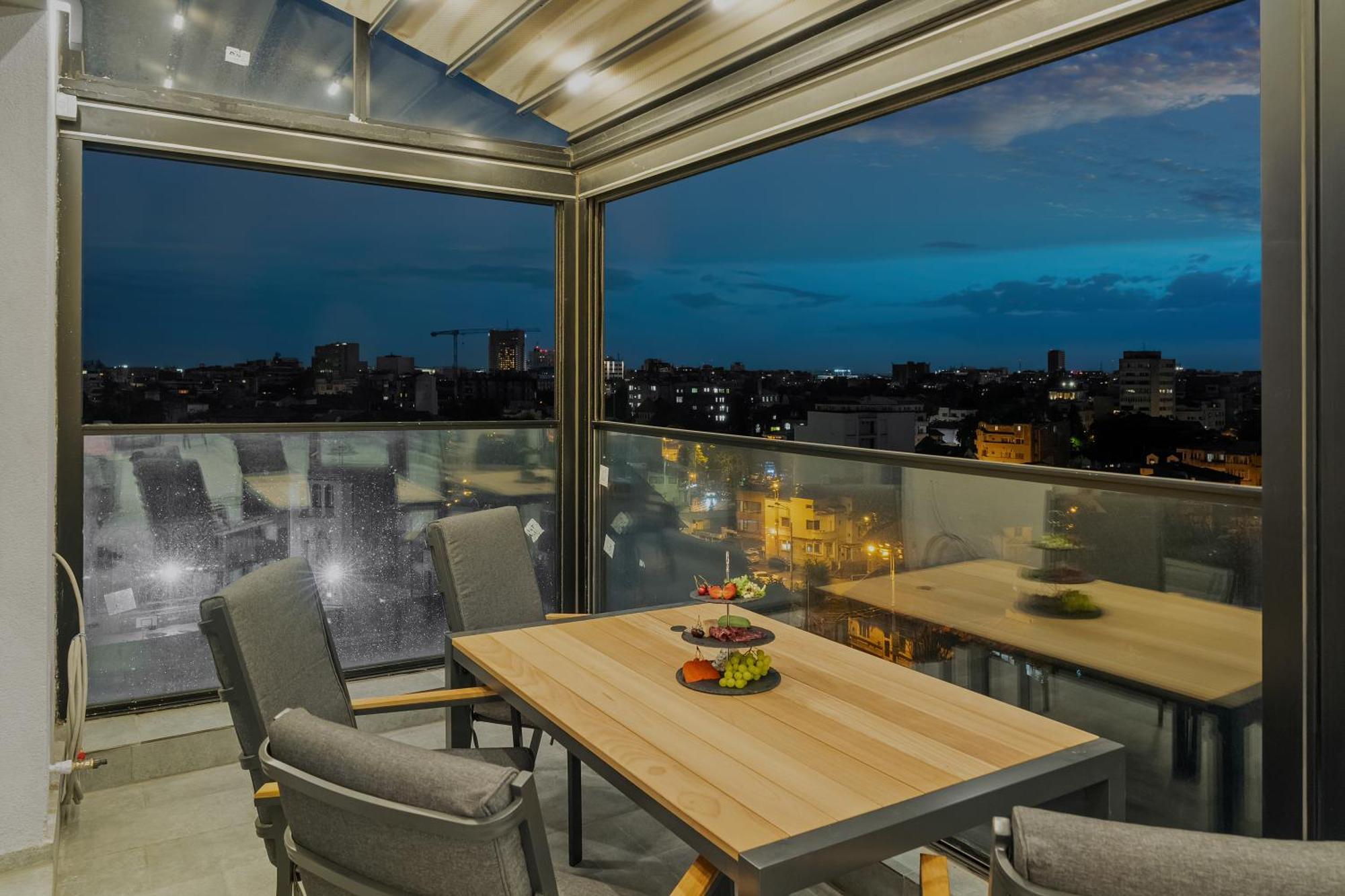 Crown Penthouse - Luxurious, & Vista , By Uni88 Apartment