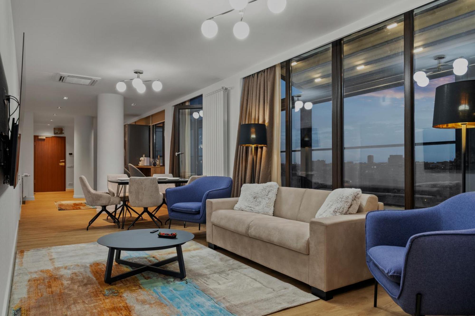 Crown Penthouse - Luxurious, & Vista , By Uni88 * Bucharest