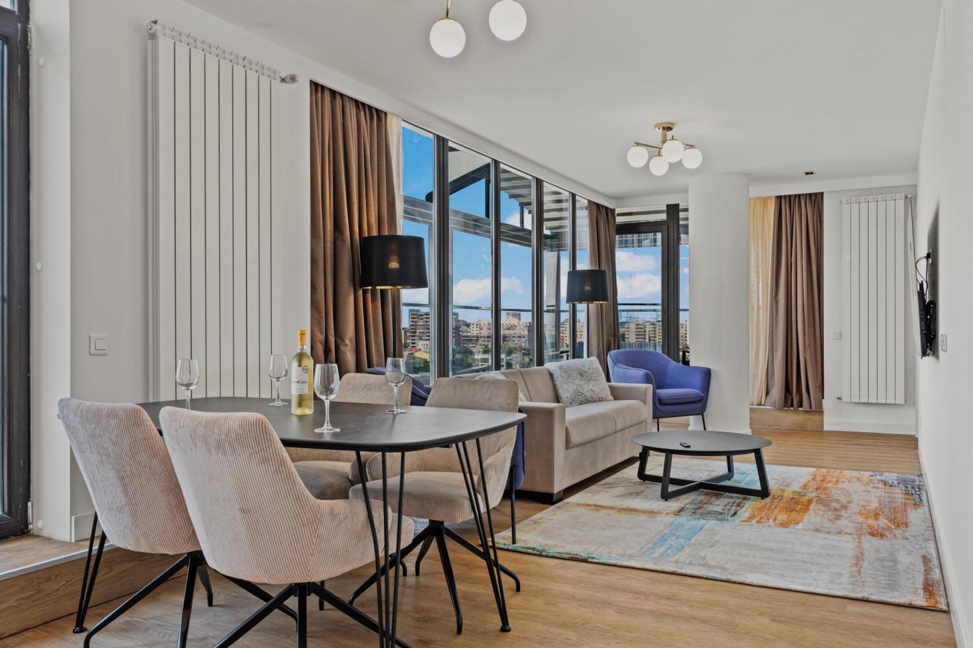 Crown Penthouse - Luxurious, & Vista , By Uni88