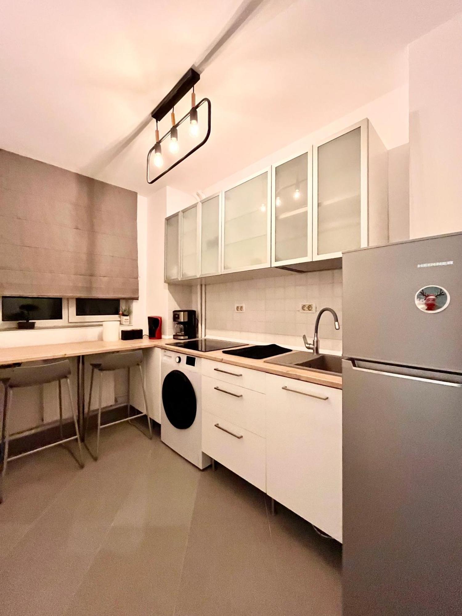 Cozy With Balcony Apartment Bucharest