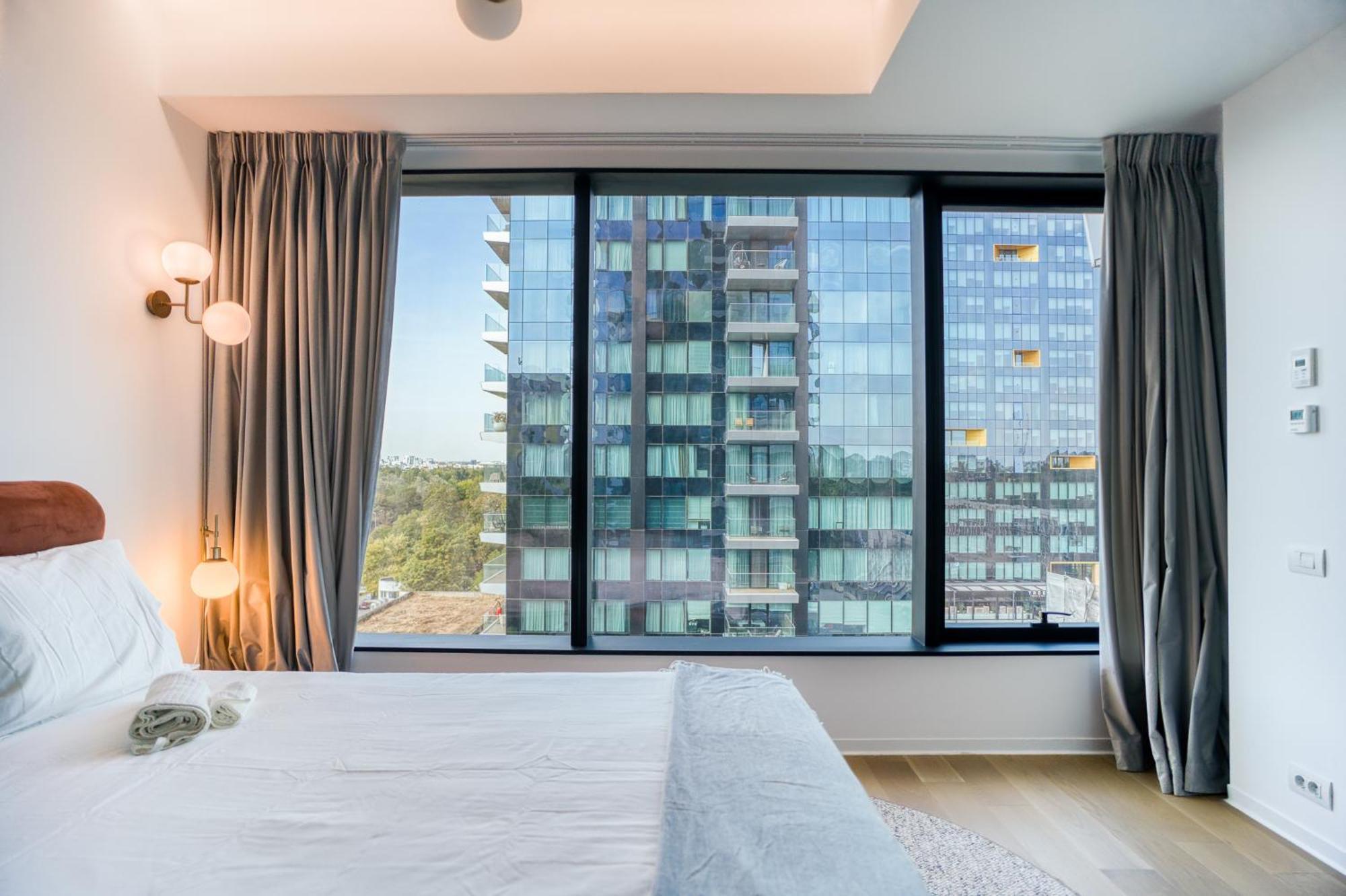 One Mircea Eliade - Luxurious With Panoramic And Park View