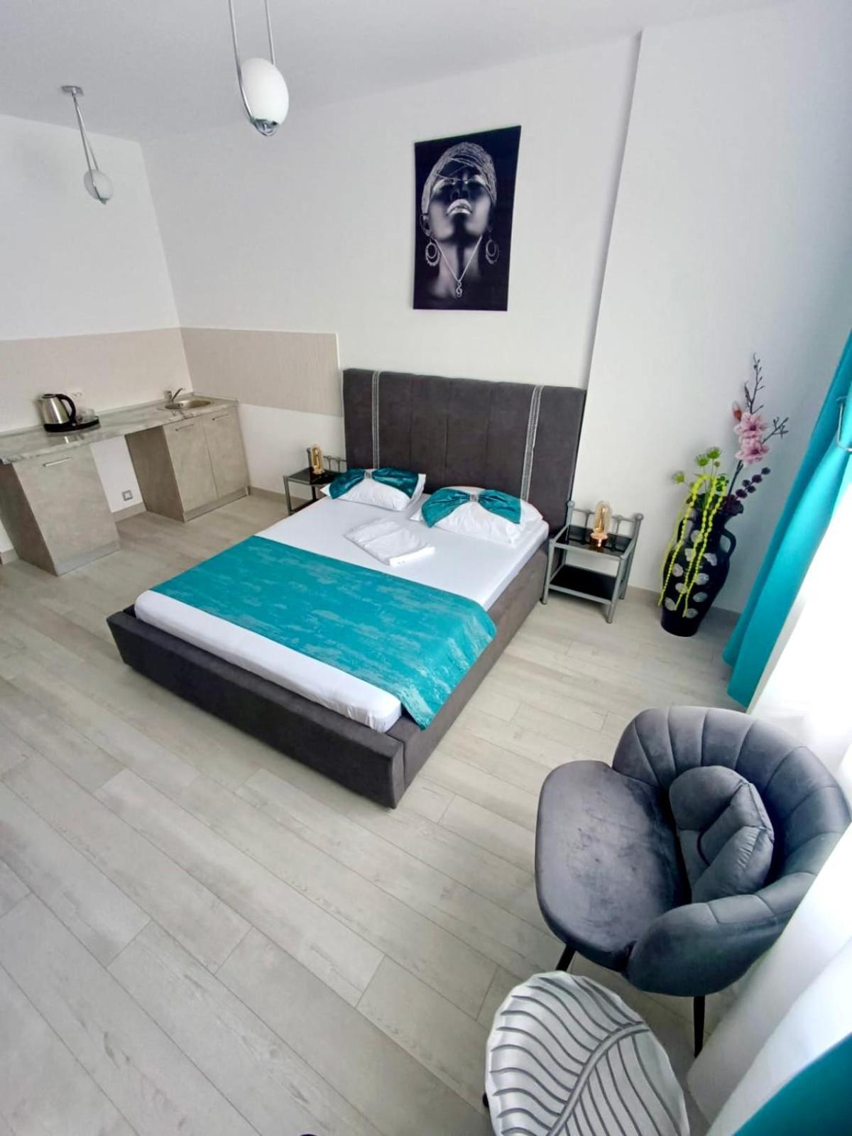 Eduard Elegance Rin * Bucharest