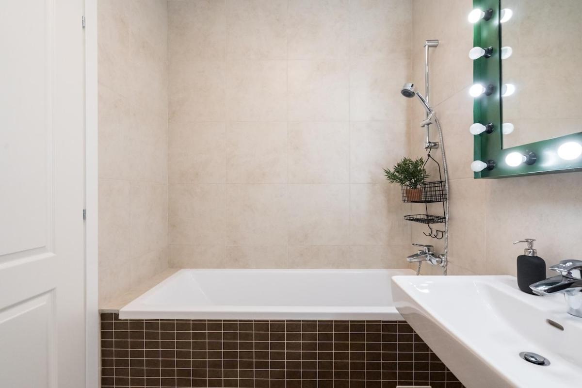 Apartment Vivando - Classic Ap D - New Building Bucharest