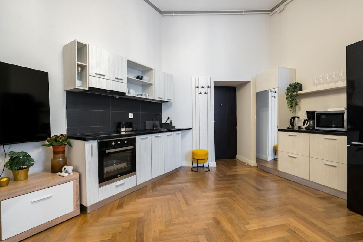 Superb 2br Flat - Amzei Square Apartment Bucharest