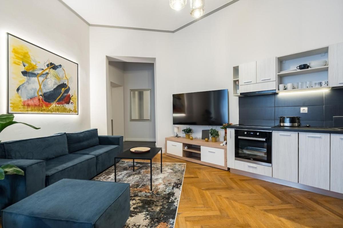 Superb 2br Flat - Amzei Square Apartment