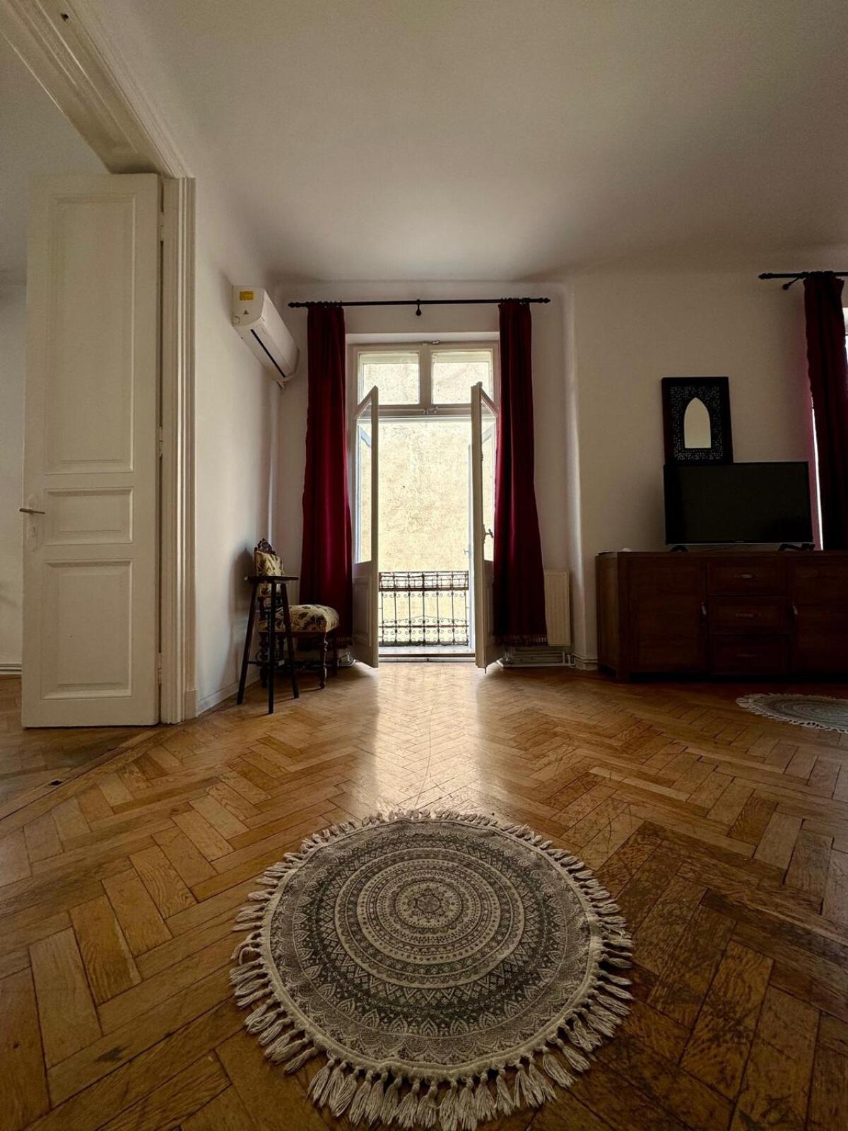 Ultra Apartment *