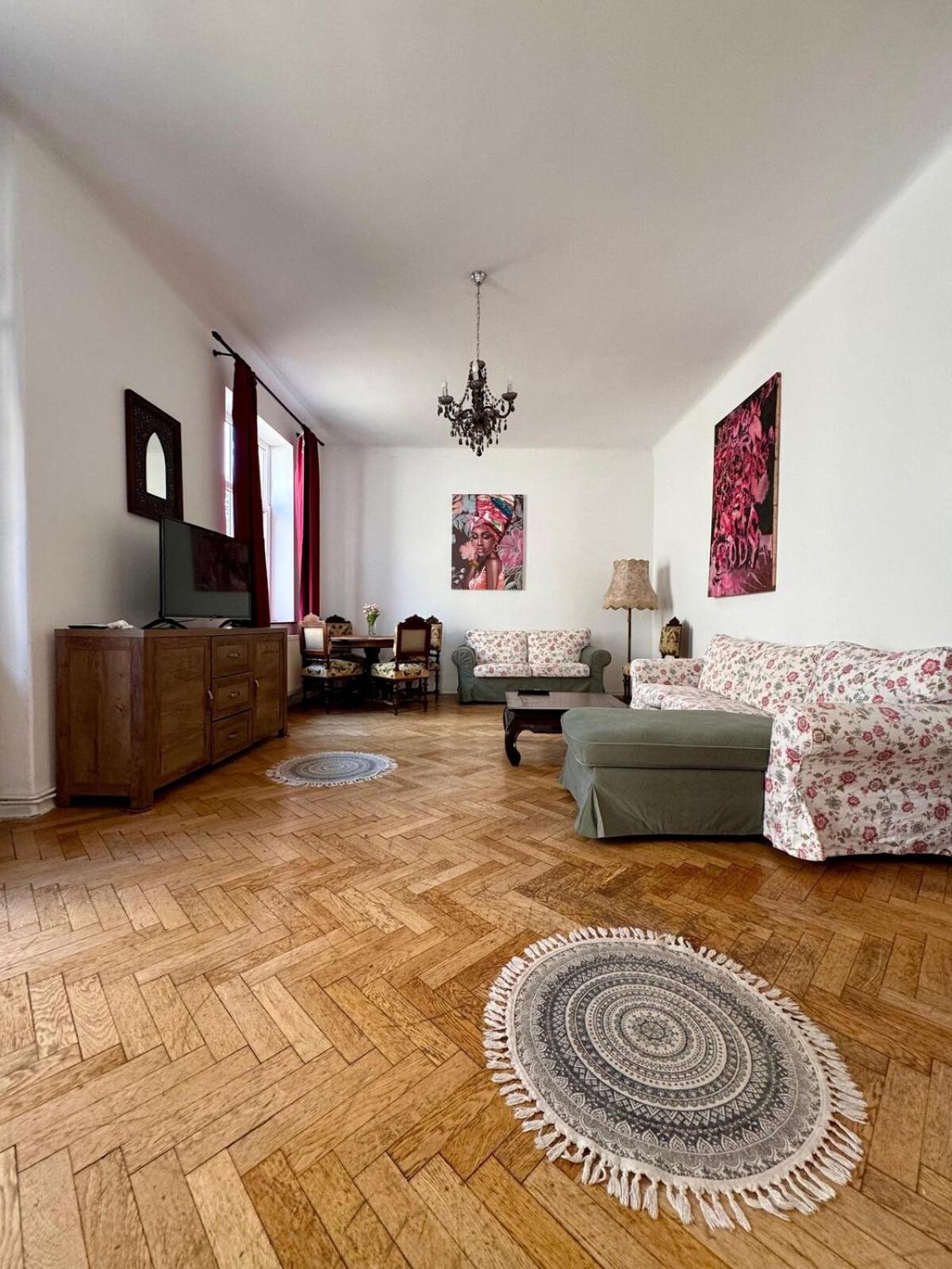 Ultra Apartment