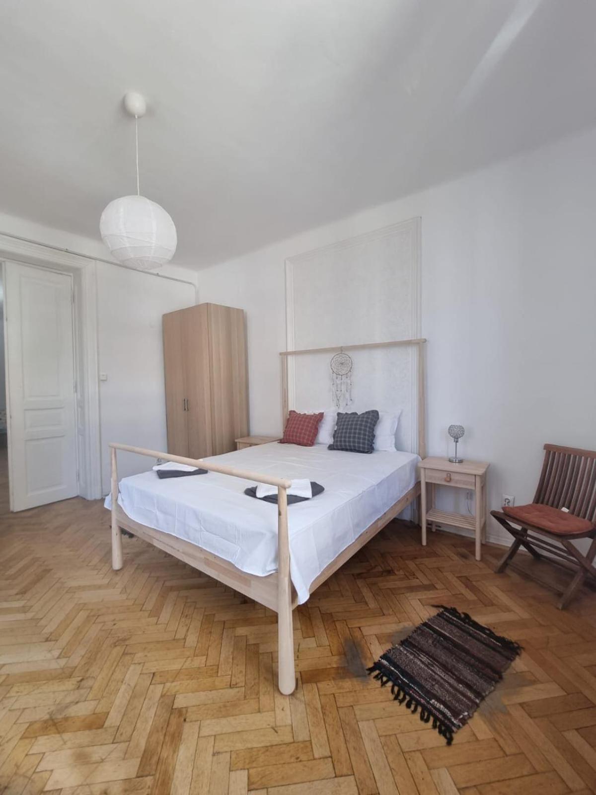 Ultra Apartment *
