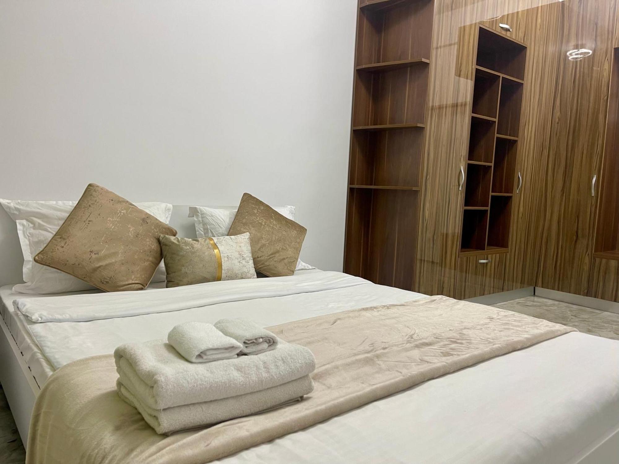 Adress Cd12 Apartment Bucharest