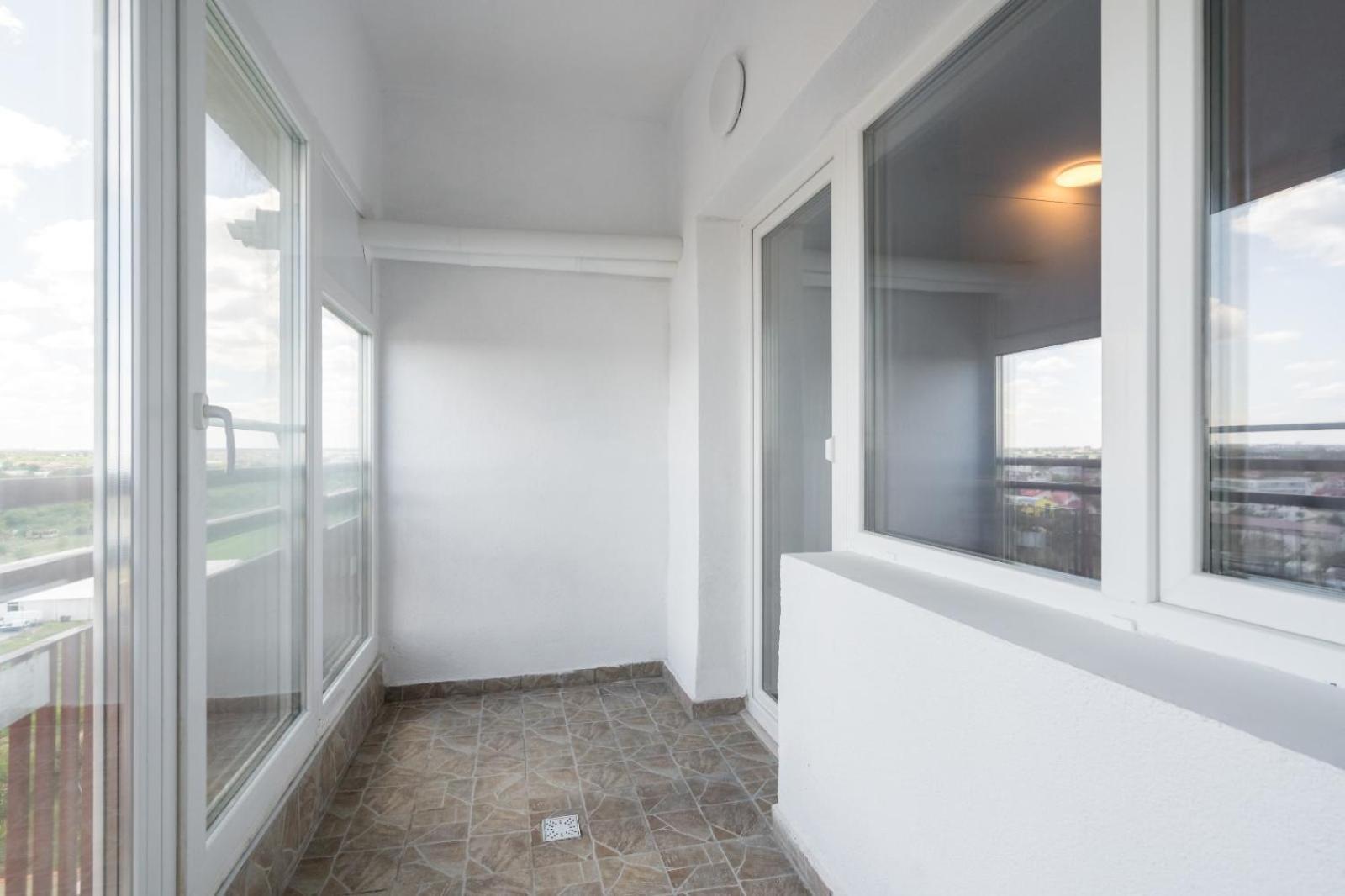 High-end With Panoramic View, Parking & Pool Apartment *
