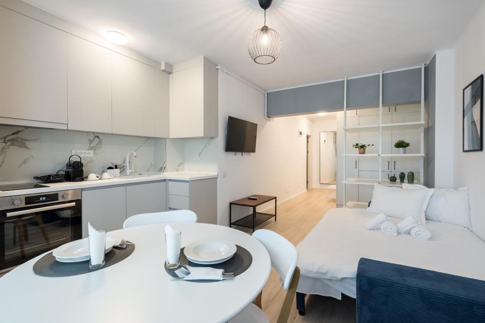 High-end With Panoramic View, Parking & Pool Apartment