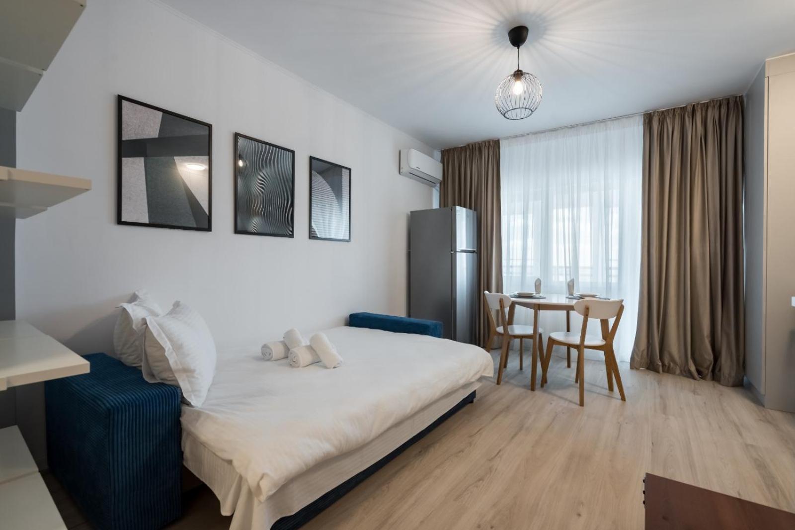 High-end With Panoramic View, Parking & Pool Apartment *